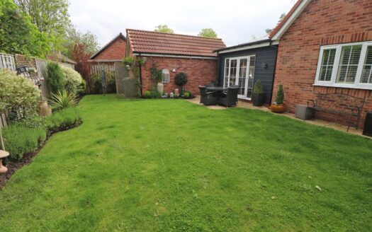 30 Christophers Meadow, West Butterwick, DN17 3BF