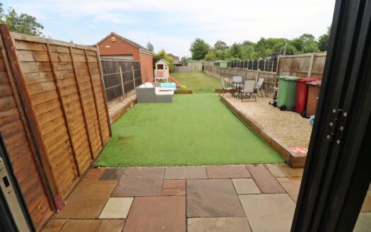 24 ASQUITH AVENUE, EALAND, DN17 4JH