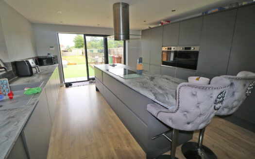 24 ASQUITH AVENUE, EALAND, DN17 4JH