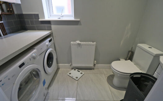 24 ASQUITH AVENUE, EALAND, DN17 4JH