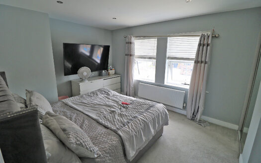 24 ASQUITH AVENUE, EALAND, DN17 4JH