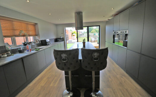 24 ASQUITH AVENUE, EALAND, DN17 4JH