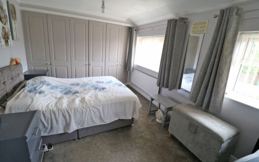 11 Parklands, West Butterwick, DN17 3LF