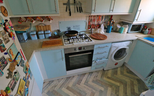 11 CHERRY TREE GARDENS, CROWLE, DN17 4GG