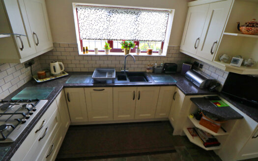 Corner Croft, 2 Vinegarth, Epworth, DN9 1SW