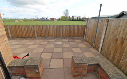 8 Wolds Close, Crowle, DN17 4BB